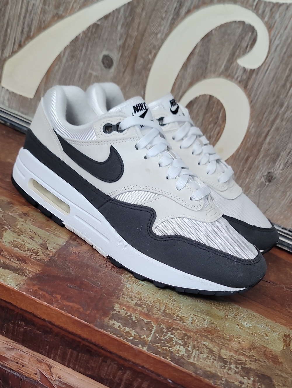 Nike Wmns Air Max 1 "White/Black" Wmns 8.5, Good Condition. Fast Shipping - Picture 2 of 14